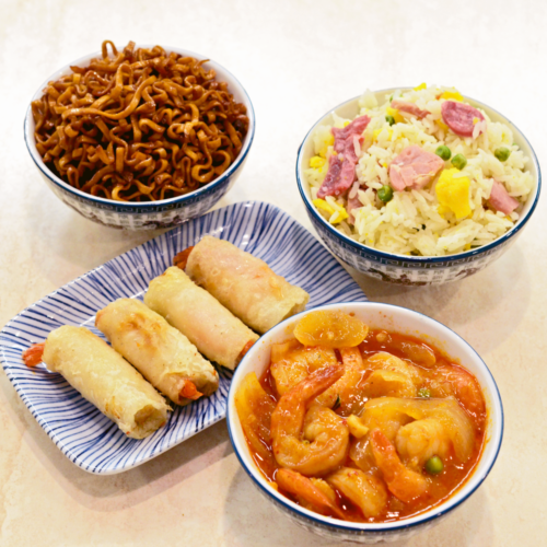 menu crevettes avec nem riz cantonais nouilles pad thai et crevette sauce piquante